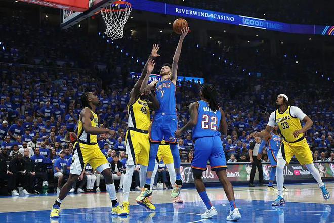 关于NBA总决赛第三战，骑士客场力克勇士扳回一城的信息